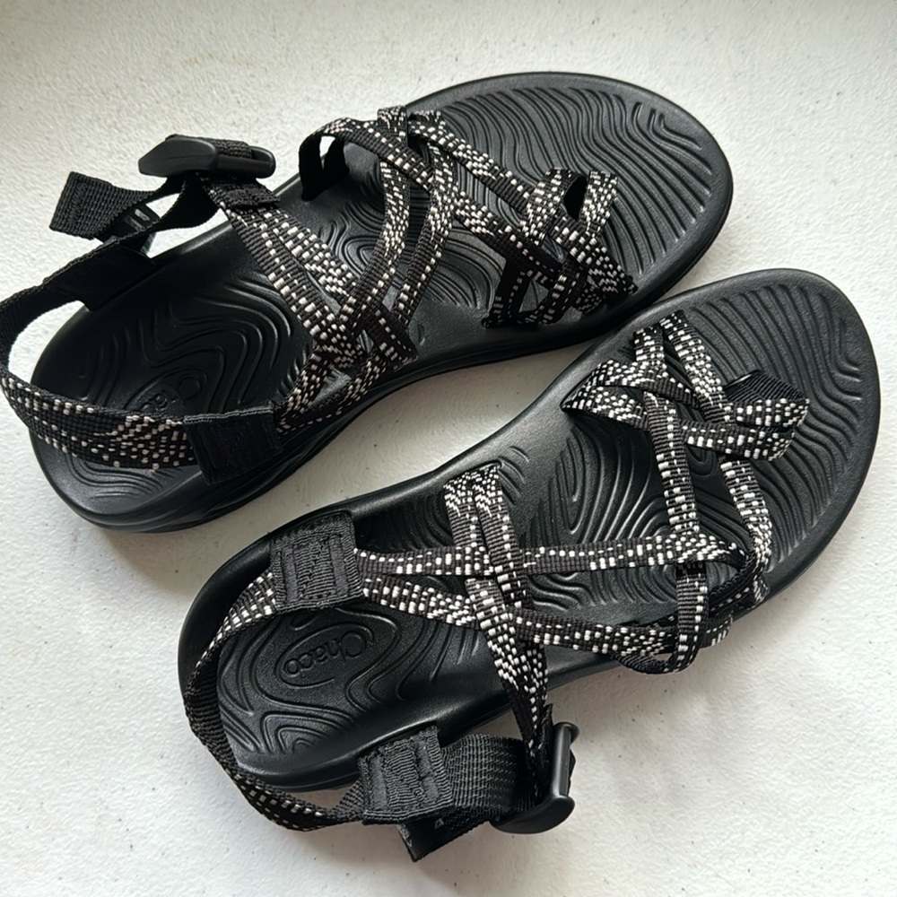 NIB Chaco Zvolv X2 women’s size 7